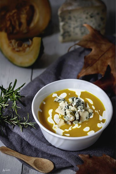 Vellutata di zucca panna acida e muschio vaccino